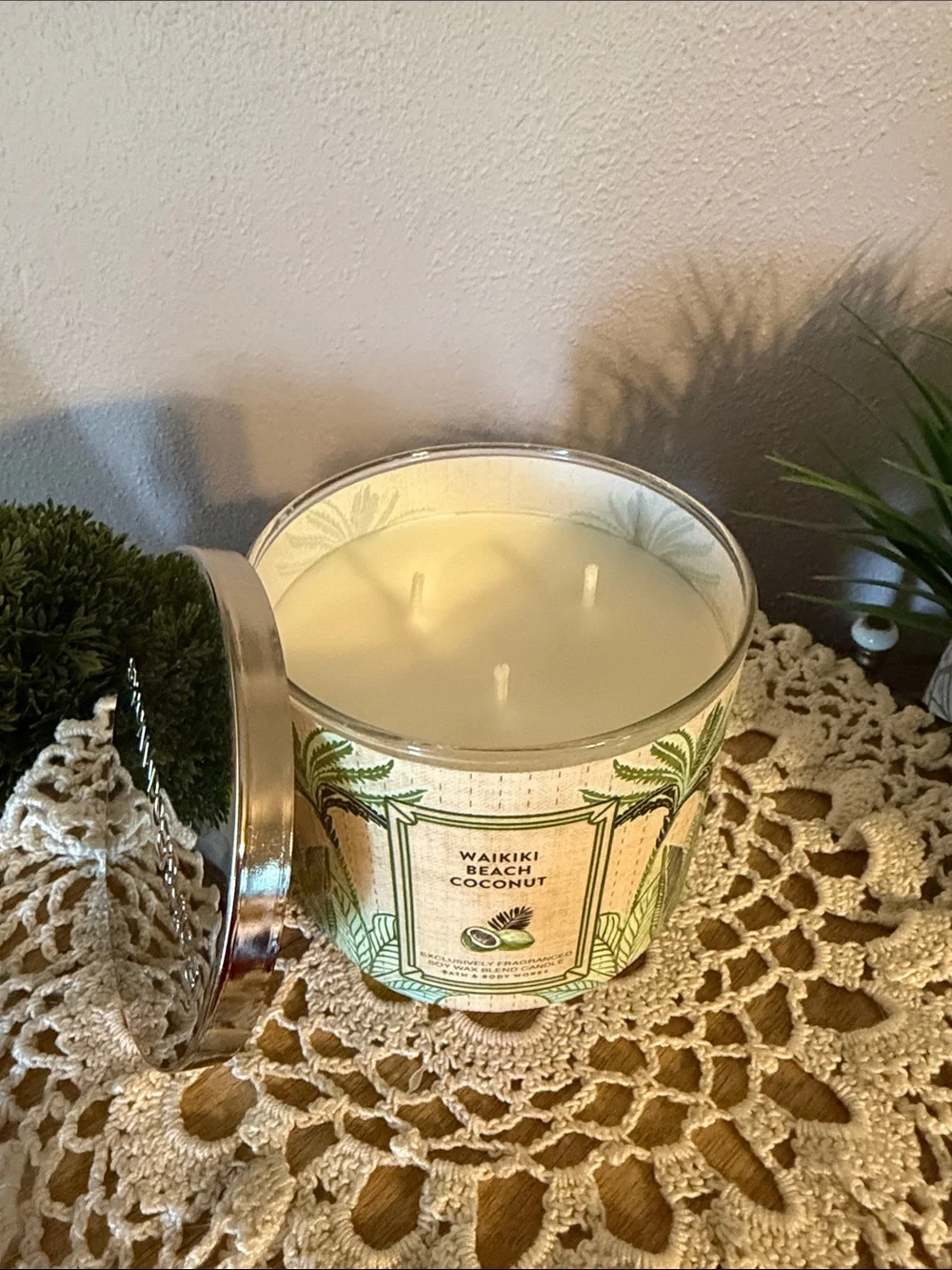 Bath & Body Works Waikiki Beach Coconut Candle - Green - Picture 3 of 4